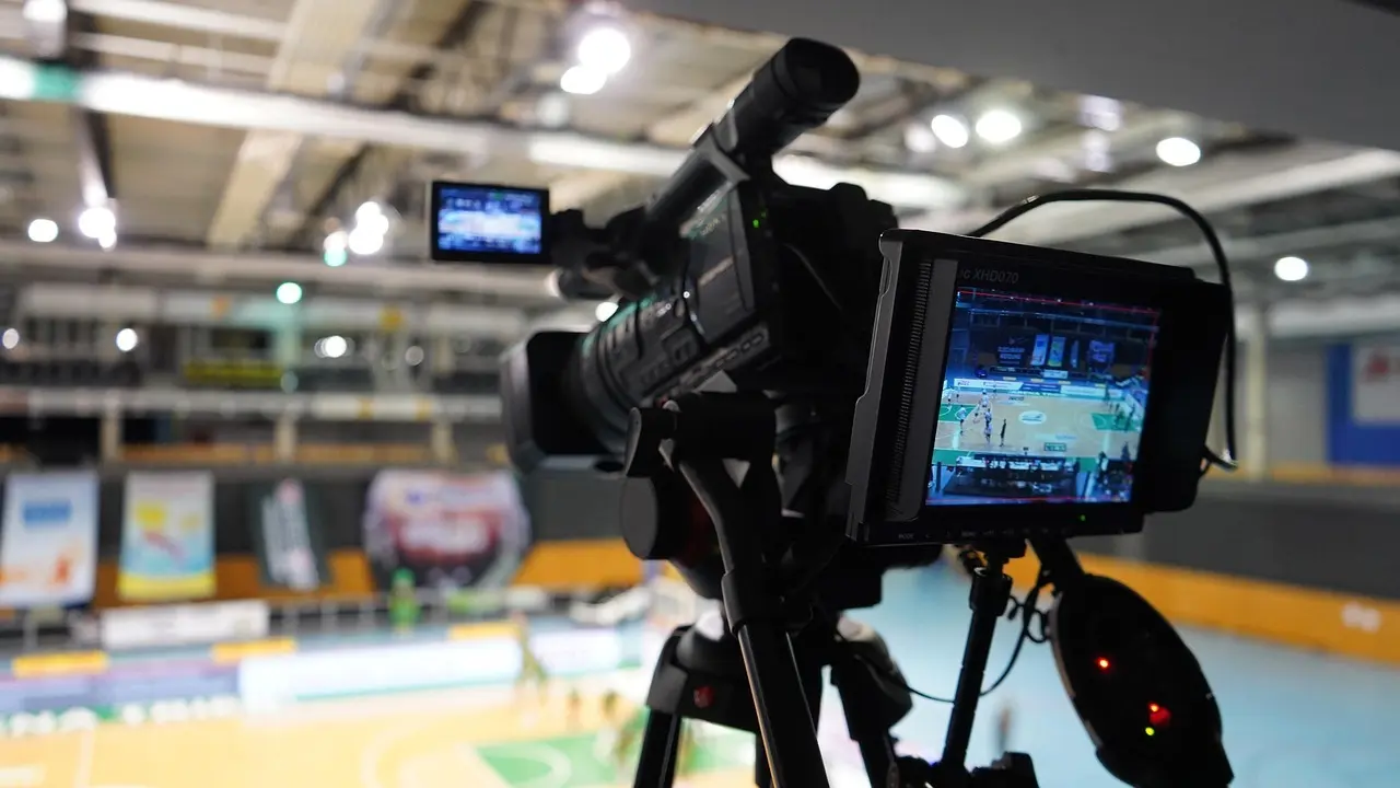 Videokamera filmer en arena